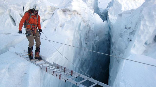 Passage crevasse à l'Everest 