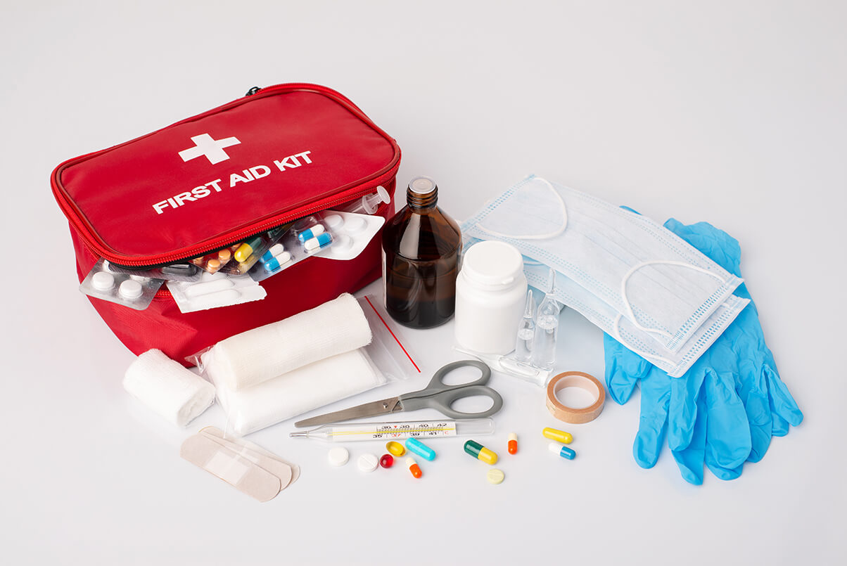 https://montagnetrekking.fr/wp-content/uploads/2020/12/first-aid-kit-white-table-full-set-emergency-medicine-medication-giving-first-aid-sick-injured-person-white-background-2.jpg