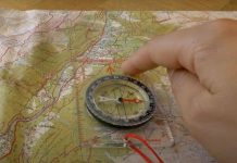 Comment orienter sa carte IGN avec une boussole ? trouver le nord sur la carte et aligné la boussole