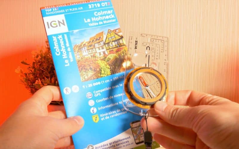 carte IGN et boussole