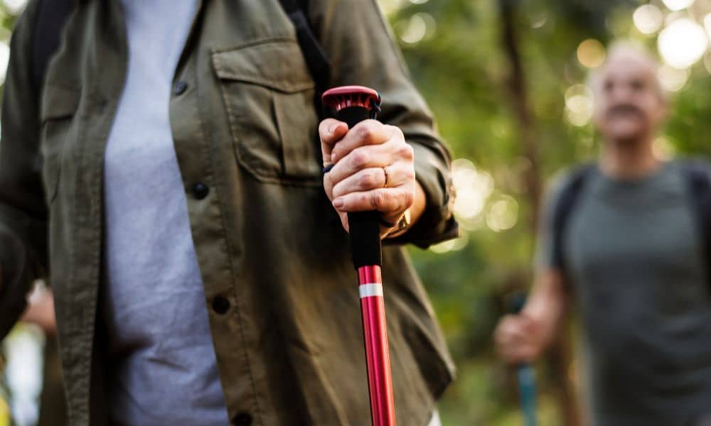 marcher avec des batons de marche