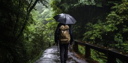 marcher sous la pluie